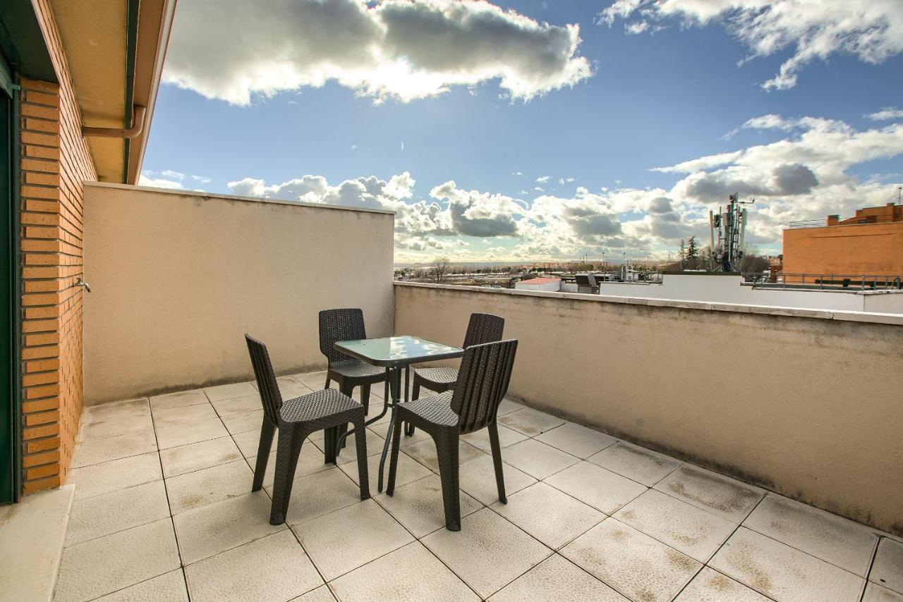 Apartamentos Barajas Madrid Extérieur photo