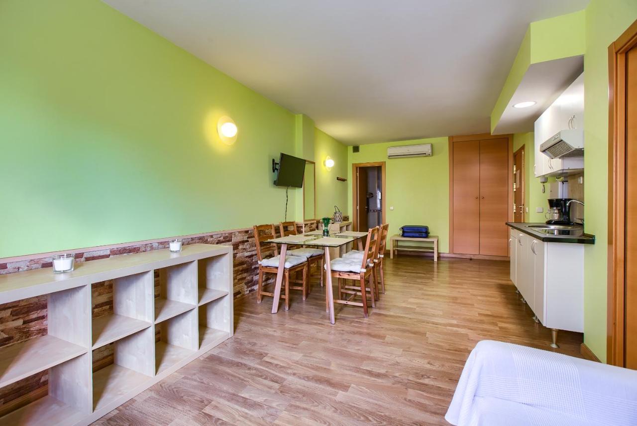 Apartamentos Barajas Madrid Extérieur photo