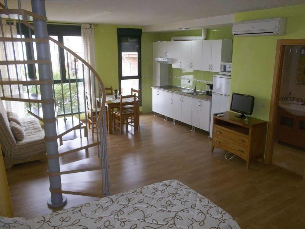 Apartamentos Barajas Madrid Extérieur photo